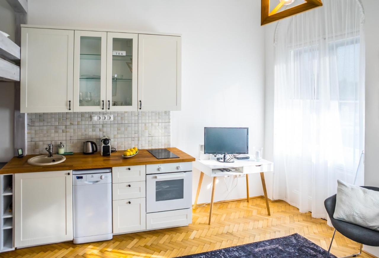 Székesfehérvár Ybl Apartment City Center מראה חיצוני תמונה