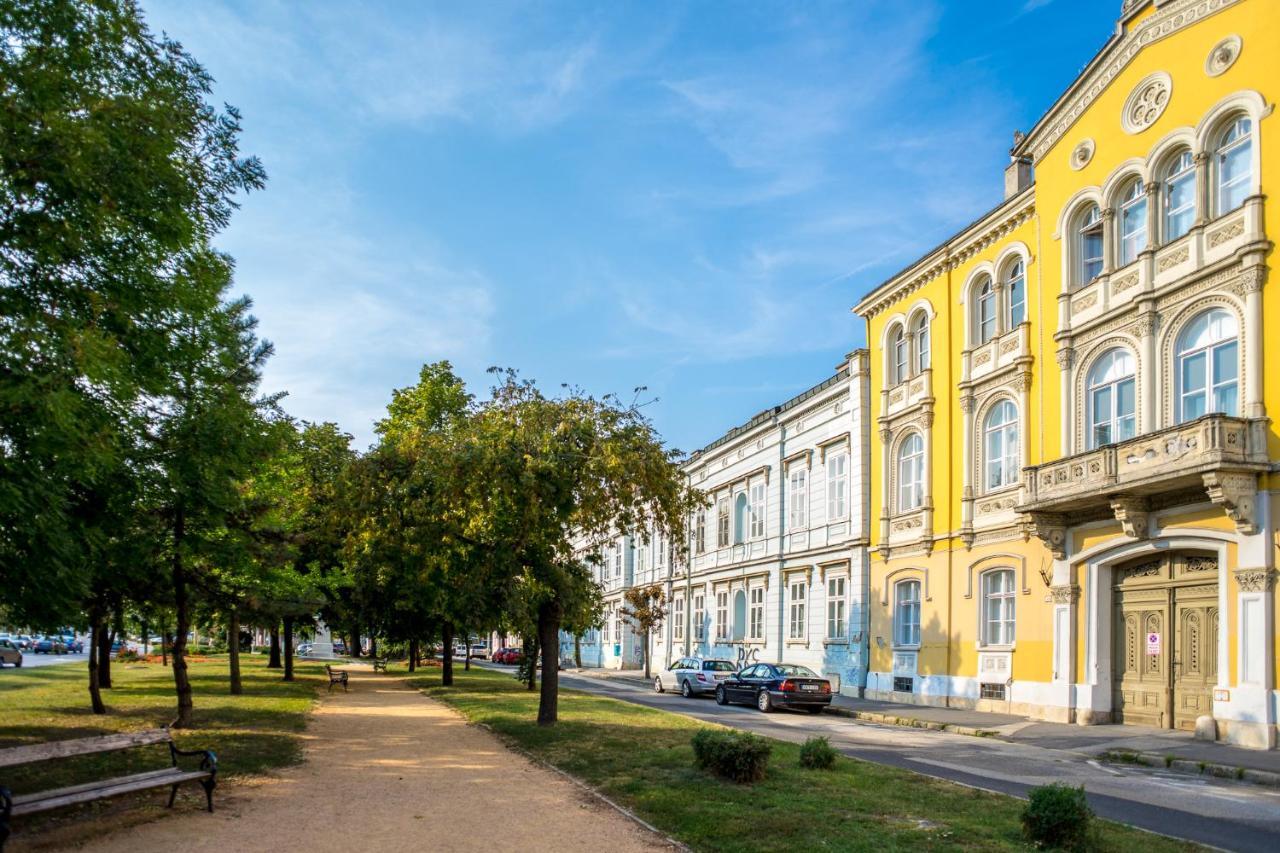 Székesfehérvár Ybl Apartment City Center מראה חיצוני תמונה
